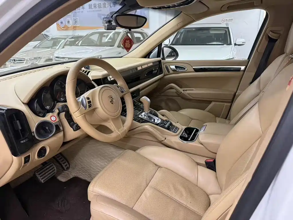 Porsche Cayenne — миниатюра 16
