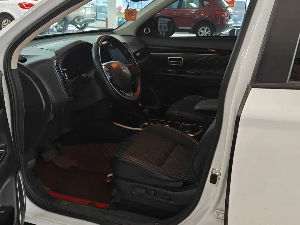 Mitsubishi Outlander — миниатюра 7
