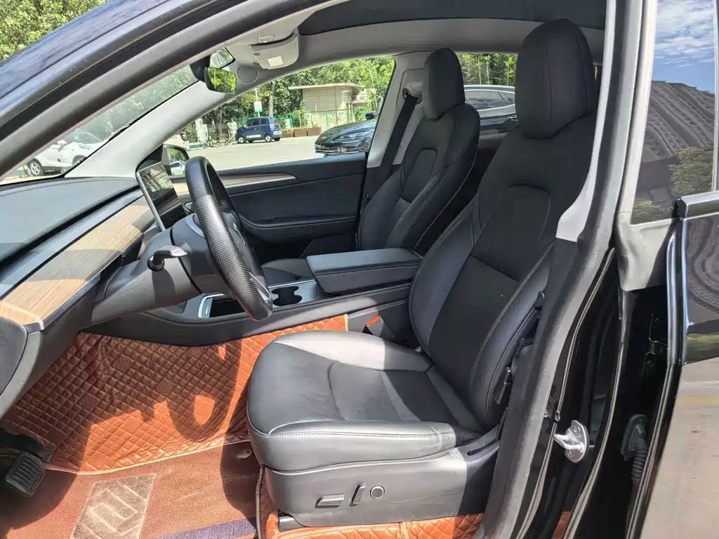 Tesla Model Y — миниатюра 11