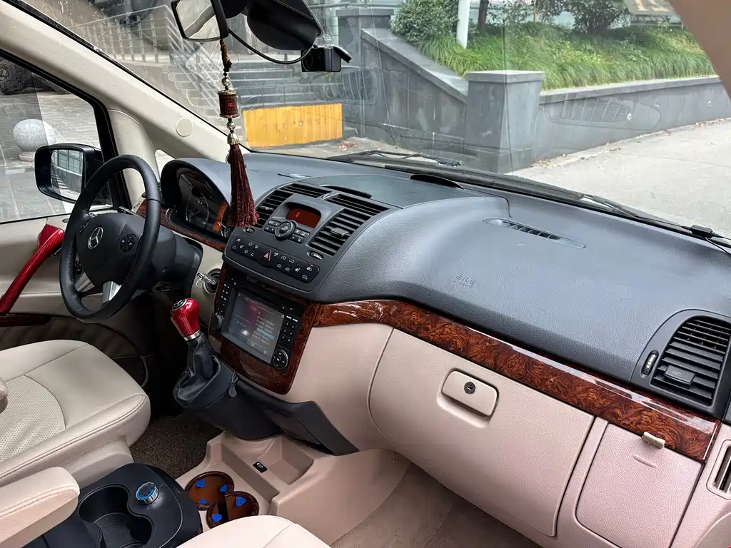 Mercedes-Benz Viano — миниатюра 31
