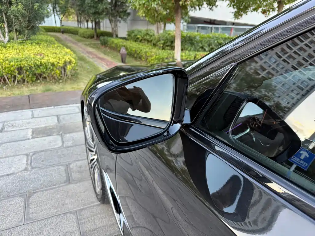 BMW 5 Series — миниатюра 16