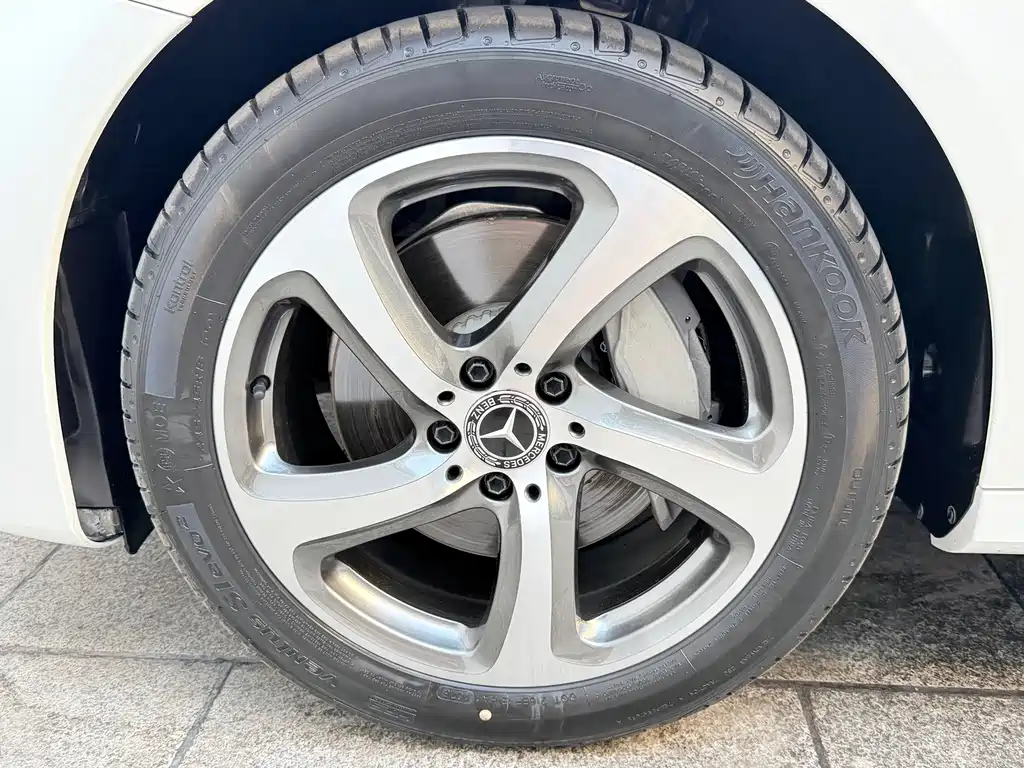 Mercedes-Benz E-Class — миниатюра 16