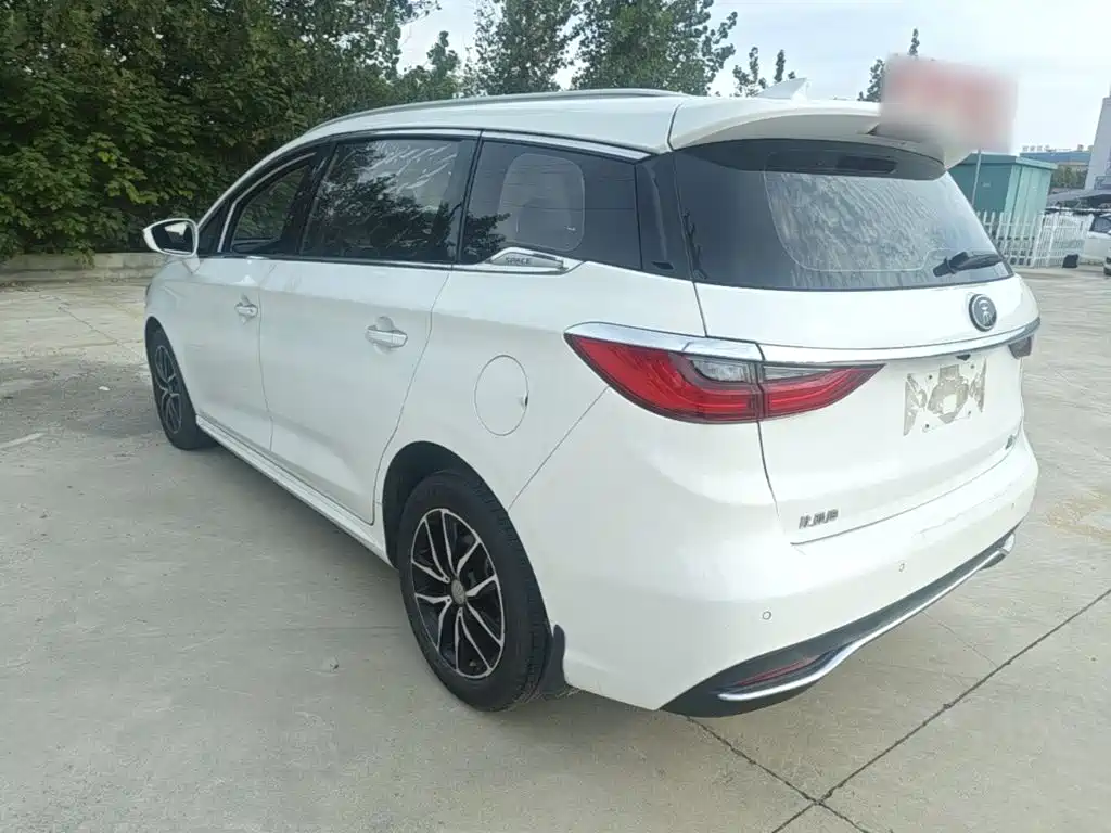BYD MAX — миниатюра 5