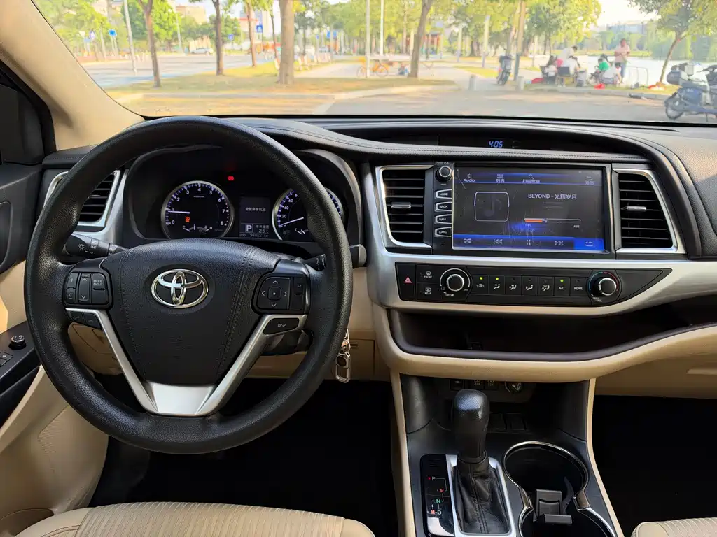 Toyota Highlander — миниатюра 15