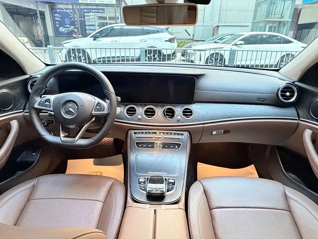 Mercedes-Benz E-Class — миниатюра 15