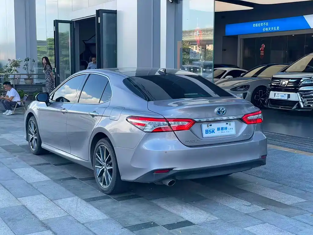 Toyota Camry — миниатюра 5