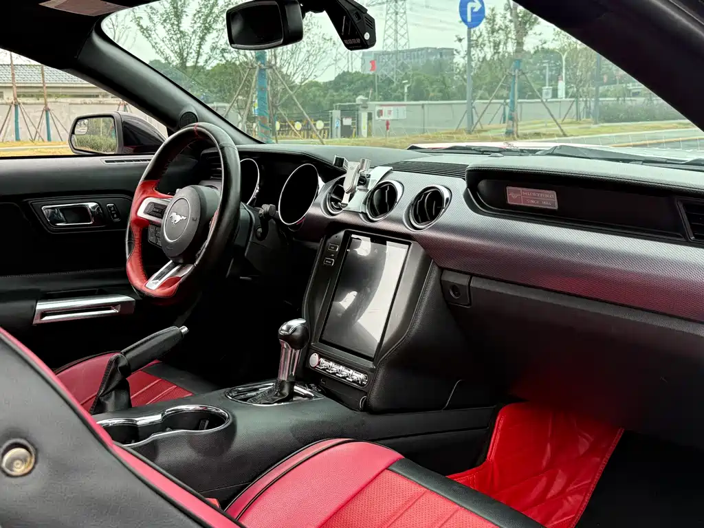 Ford Mustang — миниатюра 4