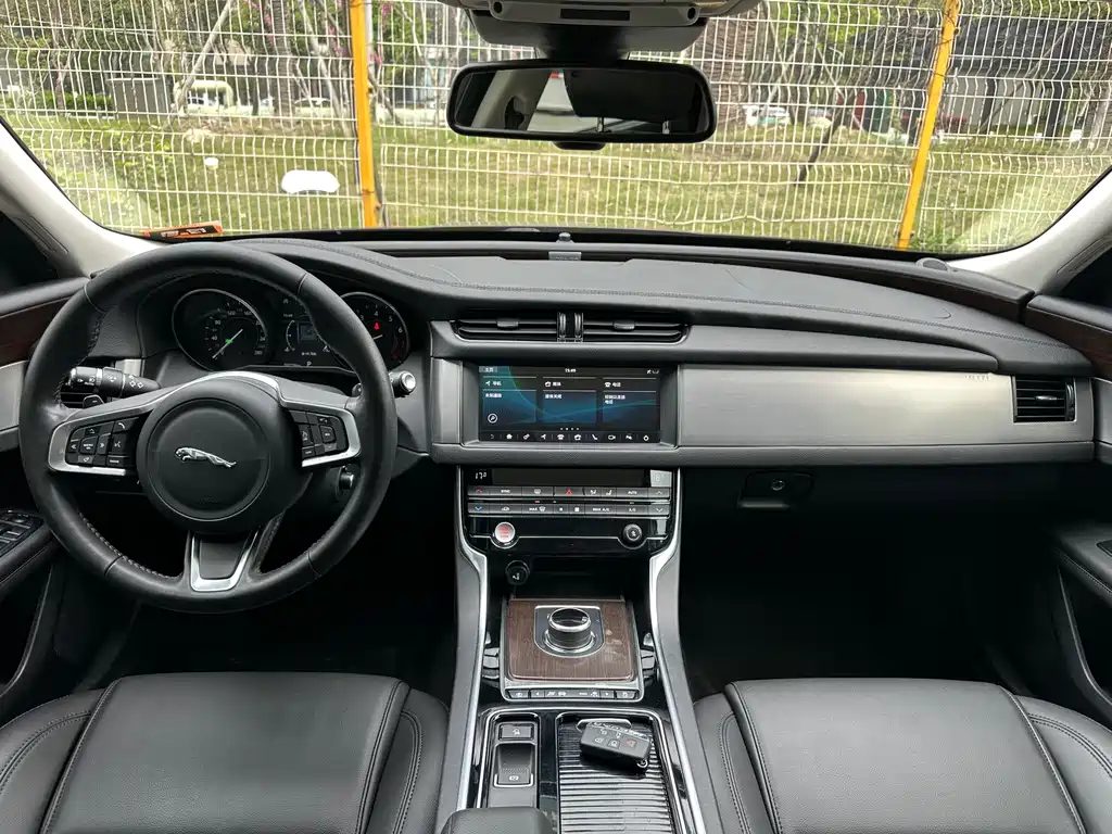 Jaguar XFL — миниатюра 10