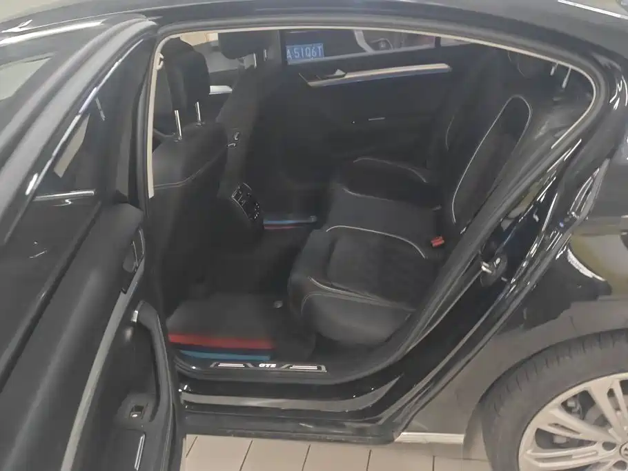 Volkswagen Magotan PHEV — миниатюра 11
