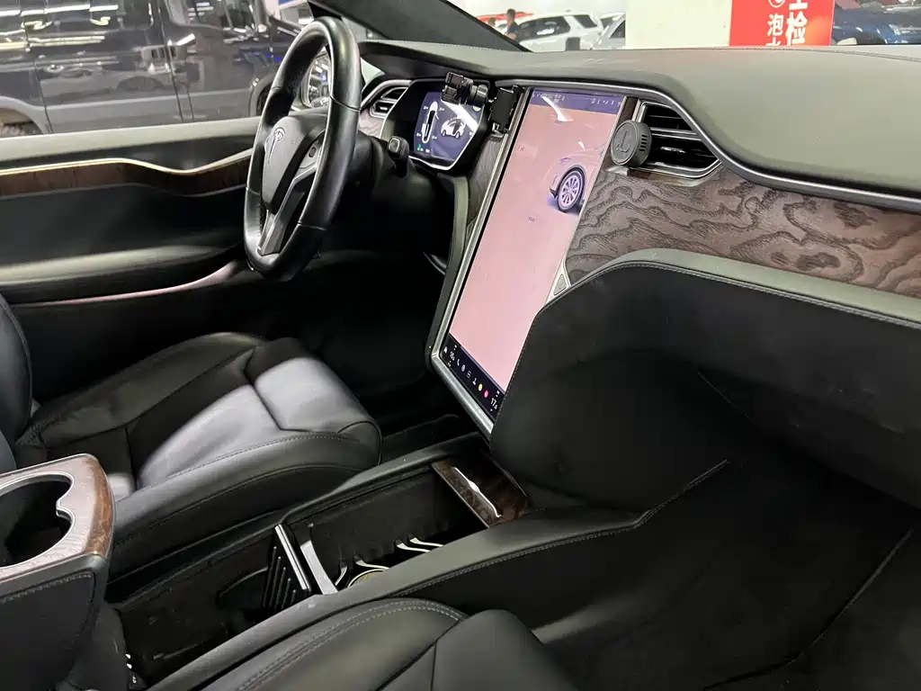Tesla Model X — миниатюра 26