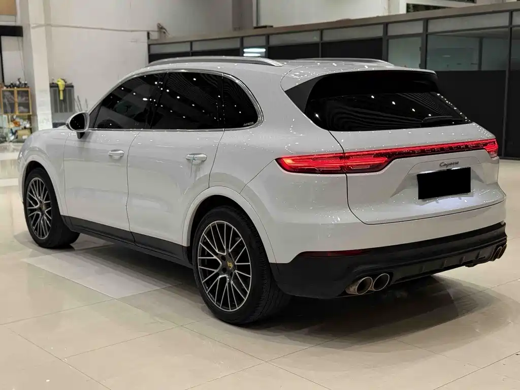 Porsche Cayenne — миниатюра 5