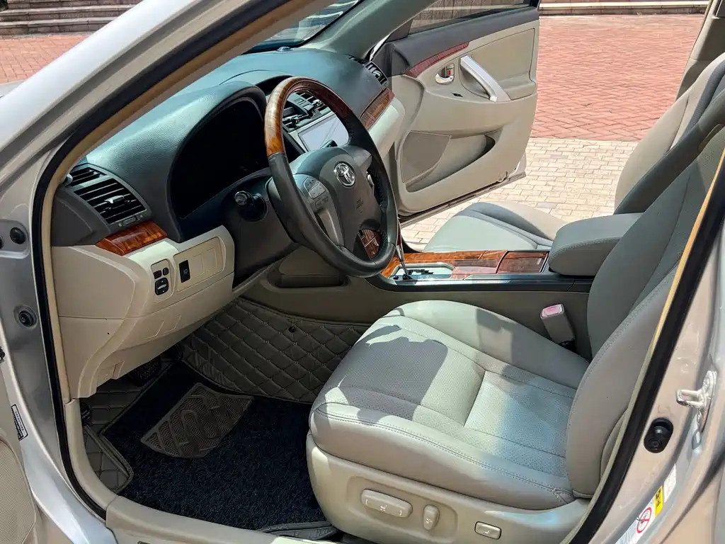 Toyota Camry — миниатюра 4