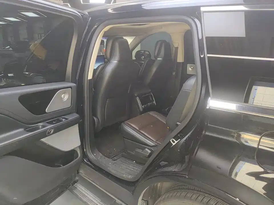 Lincoln Aviator — миниатюра 6