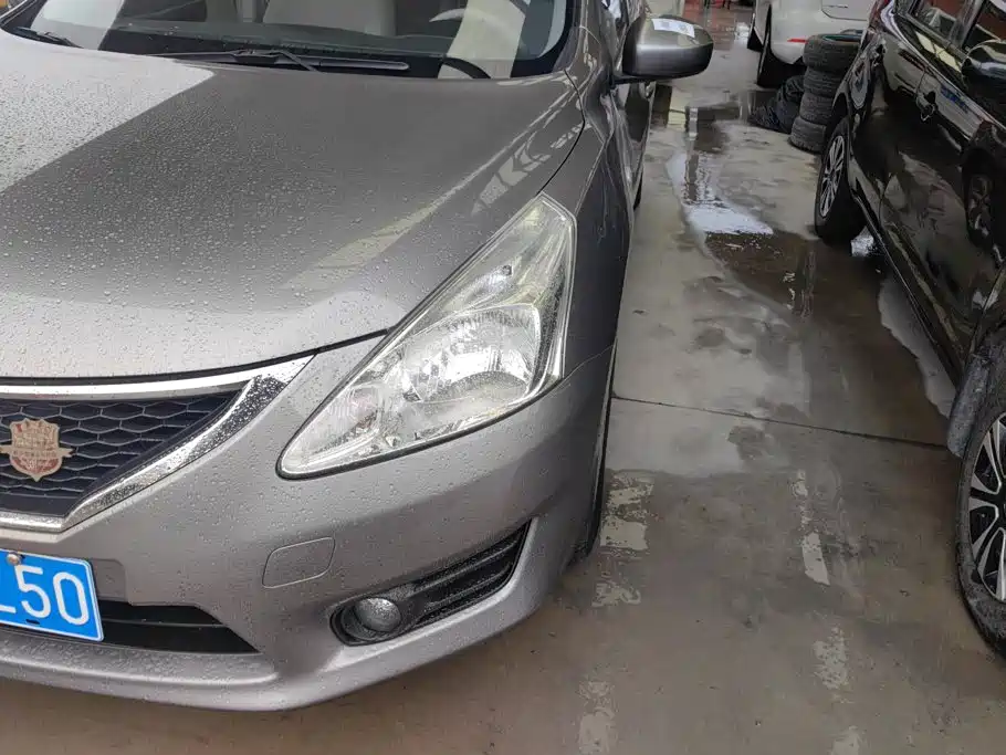 Nissan Tiida — миниатюра 5