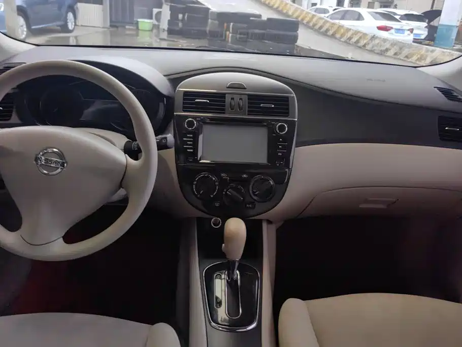 Nissan Tiida — миниатюра 13