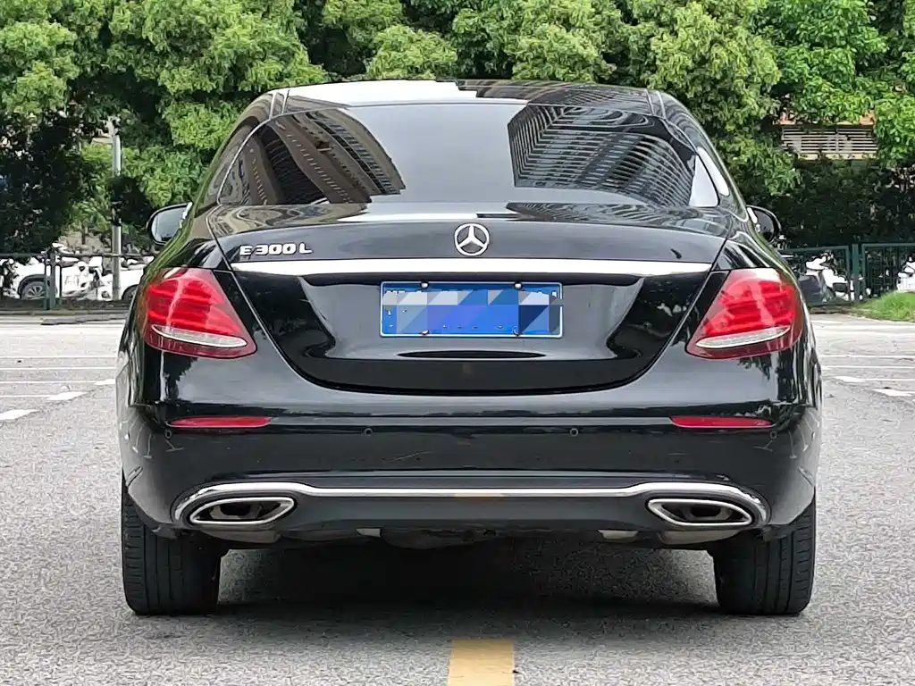Mercedes-Benz E-Class — миниатюра 8
