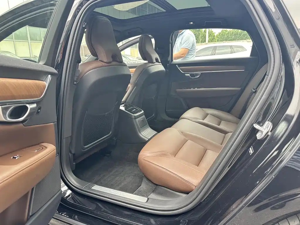 Volvo S90 2024 Luxury