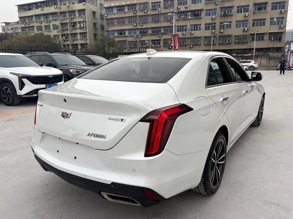 CADILLAC CT4