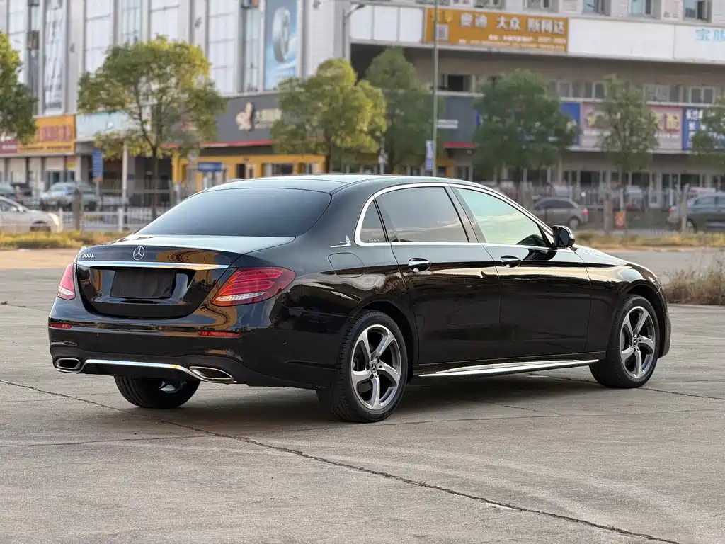 Mercedes-Benz E-Class — миниатюра 12