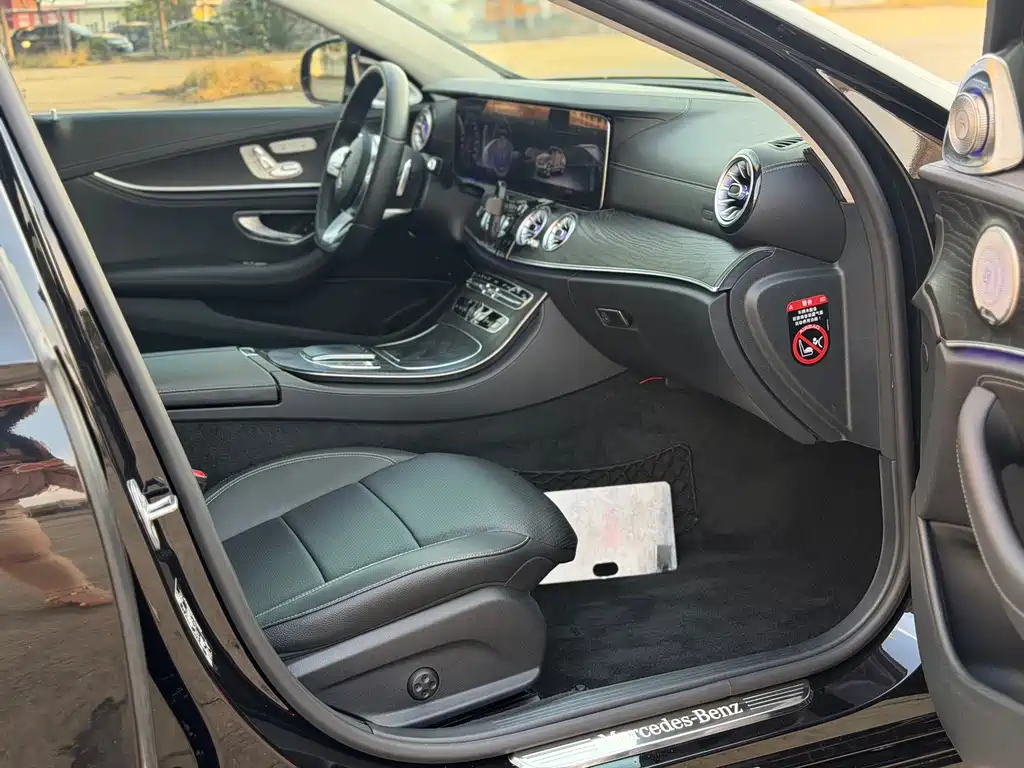 Mercedes-Benz E-Class — миниатюра 15