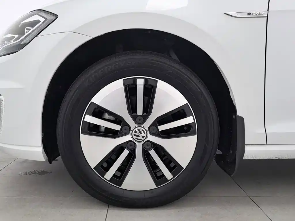 Volkswagen Golf EV — миниатюра 17