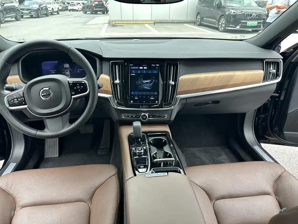 Volvo S90 2024 Luxury