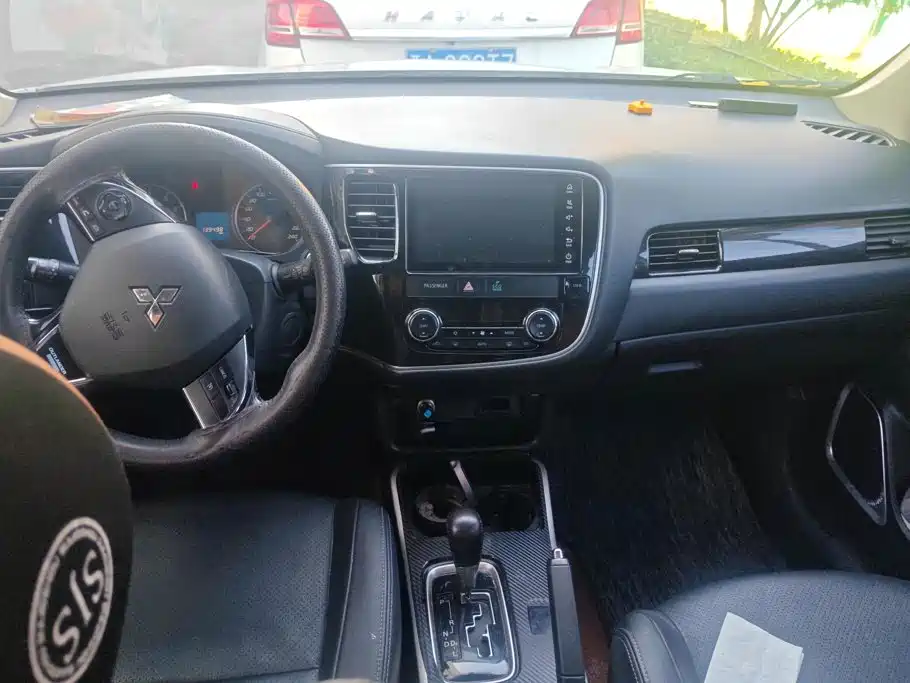 Mitsubishi Outlander — миниатюра 12