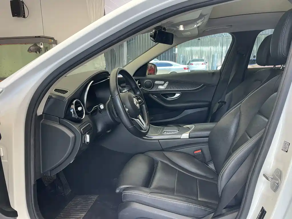 Mercedes-Benz C-Class — миниатюра 6