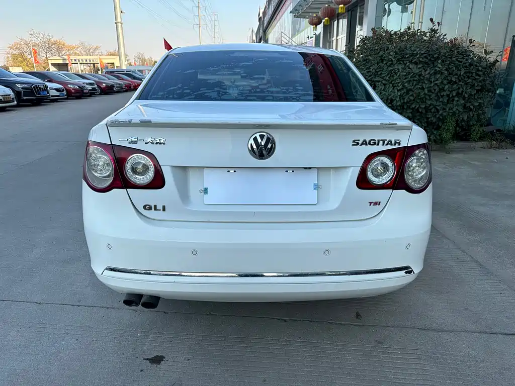Volkswagen Sagitar 2011 1.8TSI AT Champion