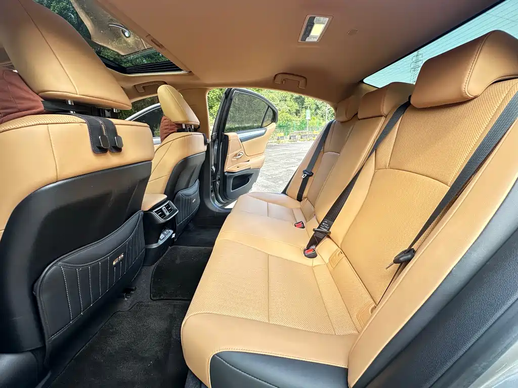 Lexus ES — миниатюра 14
