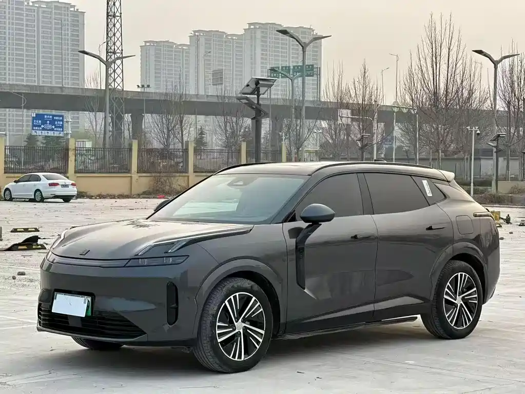 2024 Lynk & Co 08 - zdjęcie 1 z 9