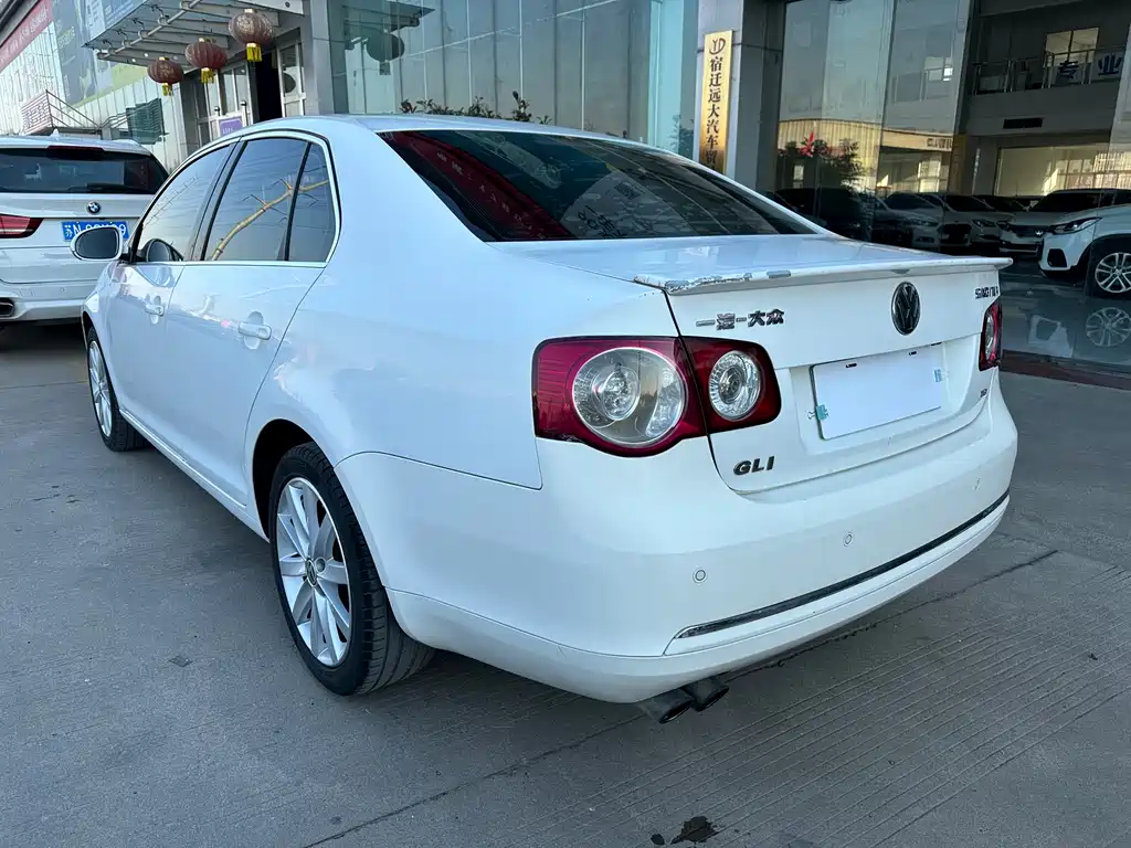 Volkswagen Sagitar 2011 1.8TSI AT Champion