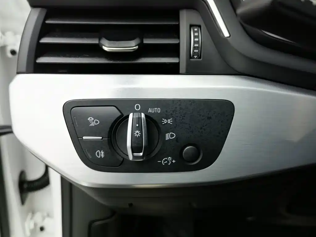 Audi A4L — миниатюра 21