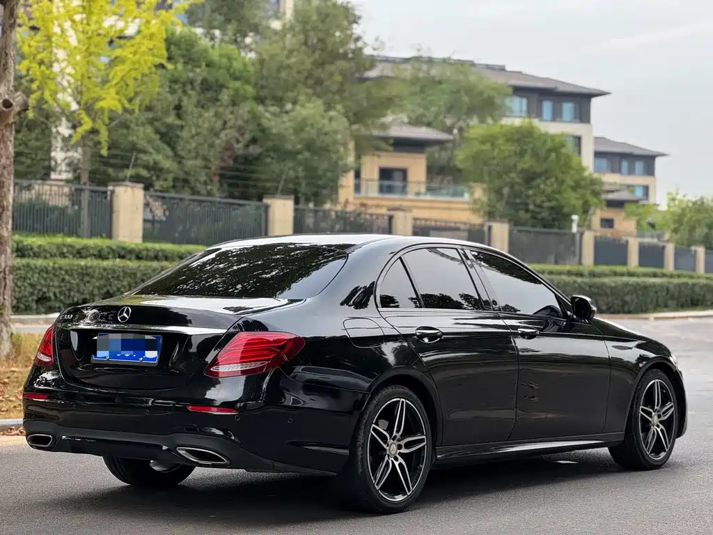 Mercedes-Benz E-Class — миниатюра 7