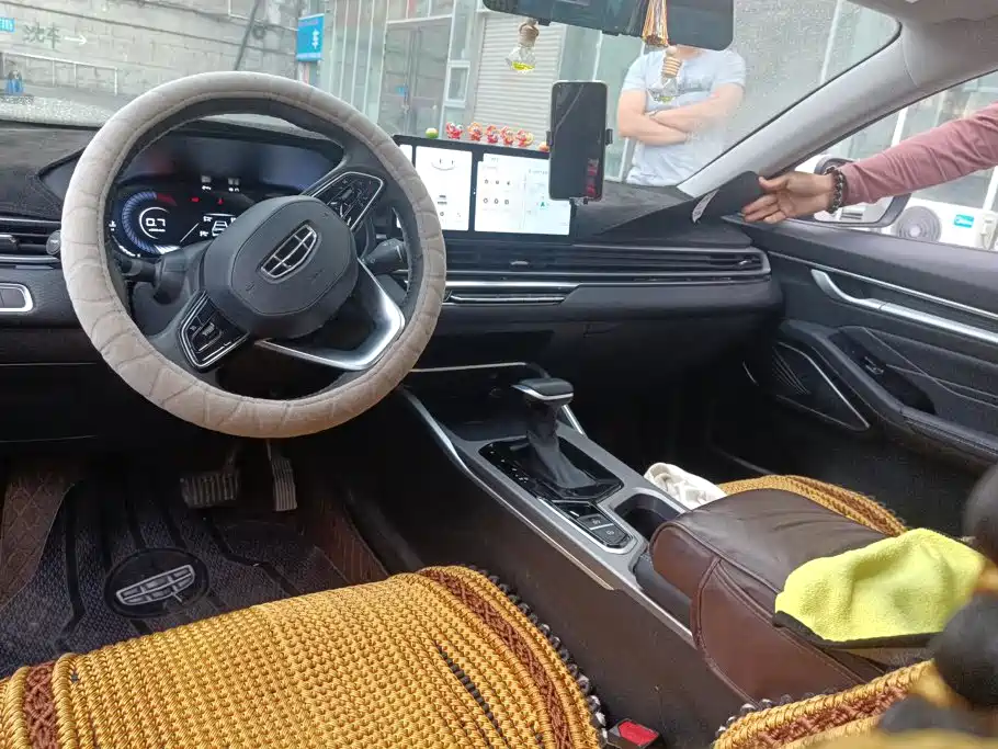 Geely Emgrand — миниатюра 12
