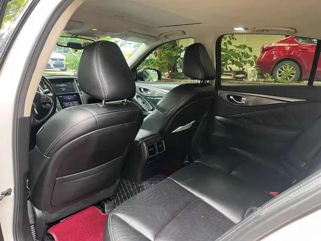 Infiniti Q50 2014 3.7L Luxury Sport