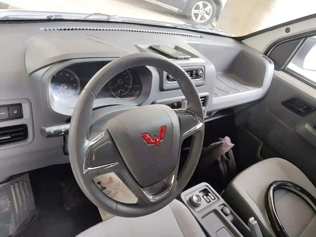 Wuling Yangguang — миниатюра 10