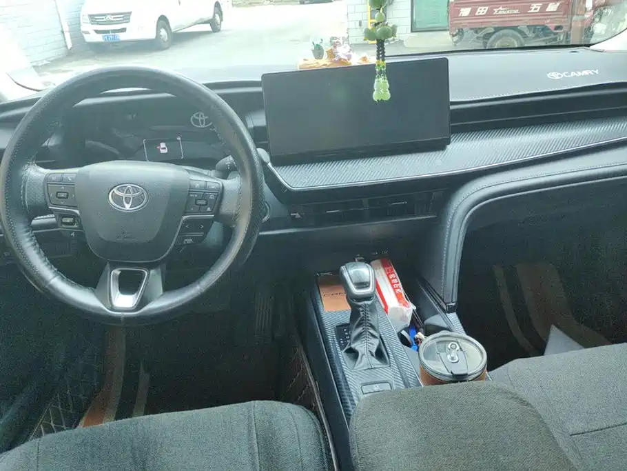 Toyota Camry — миниатюра 12