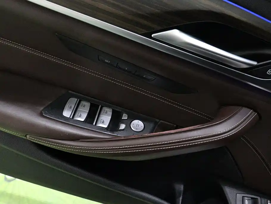 BMW 5 Series New Energy — миниатюра 20