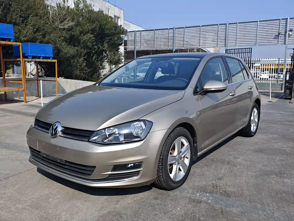 VOLKSWAGEN GOLF