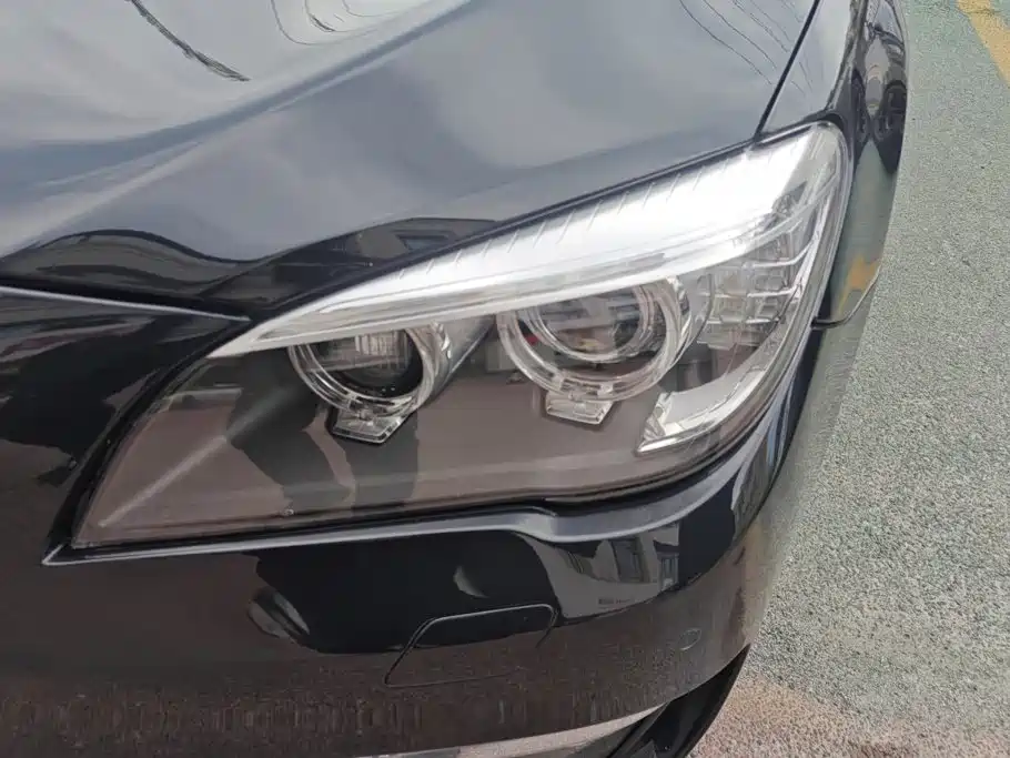 BMW 7 Series — миниатюра 5