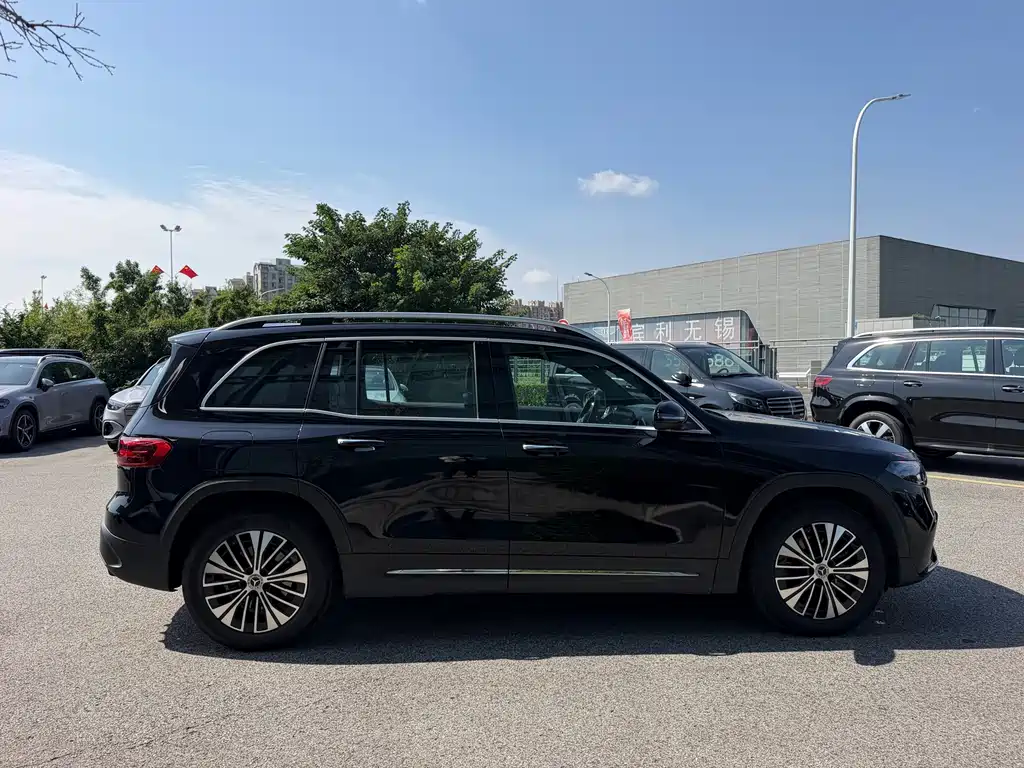 Mercedes-Benz EQB — миниатюра 12
