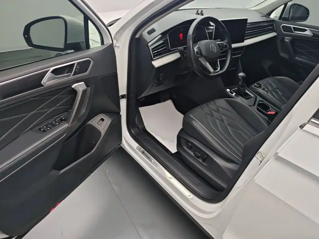 Volkswagen Tiguan L — миниатюра 16