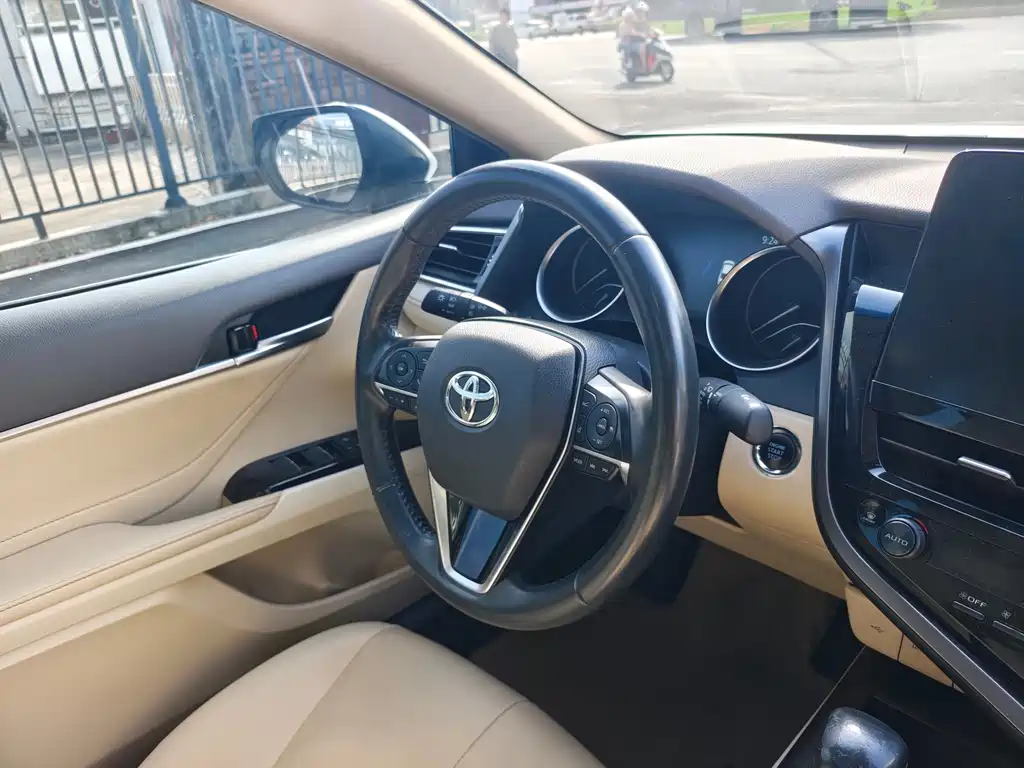 Toyota Camry — миниатюра 10