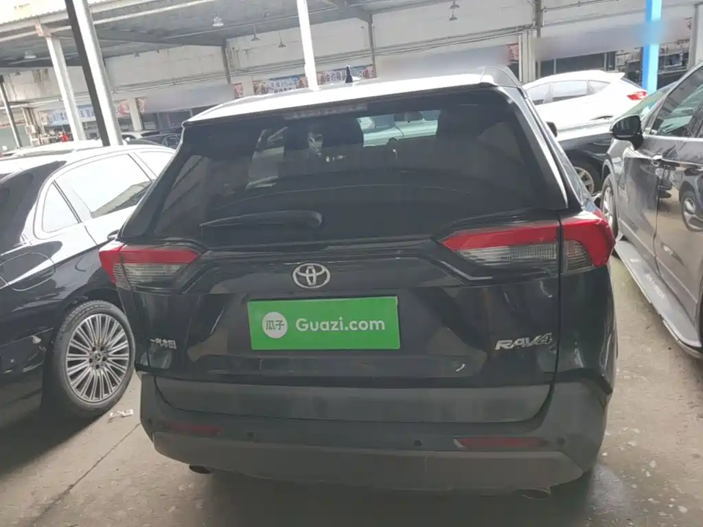 Toyota RAV4 — миниатюра 6