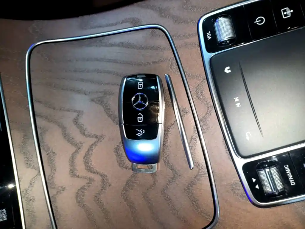 Mercedes-Benz E-Class — миниатюра 9