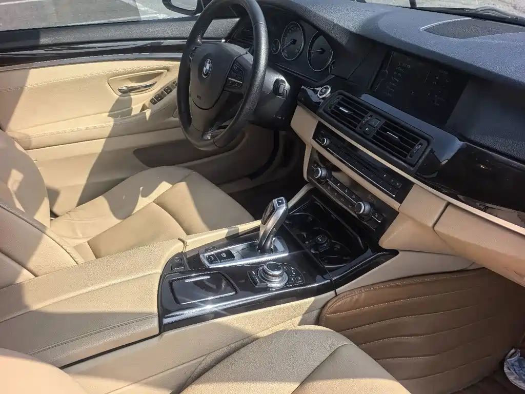 BMW 5 Series — миниатюра 11