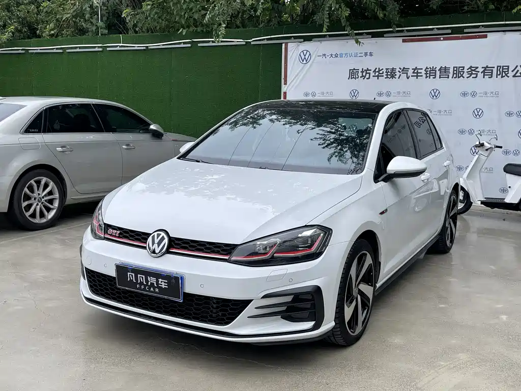 VOLKSWAGEN GOLF GTI