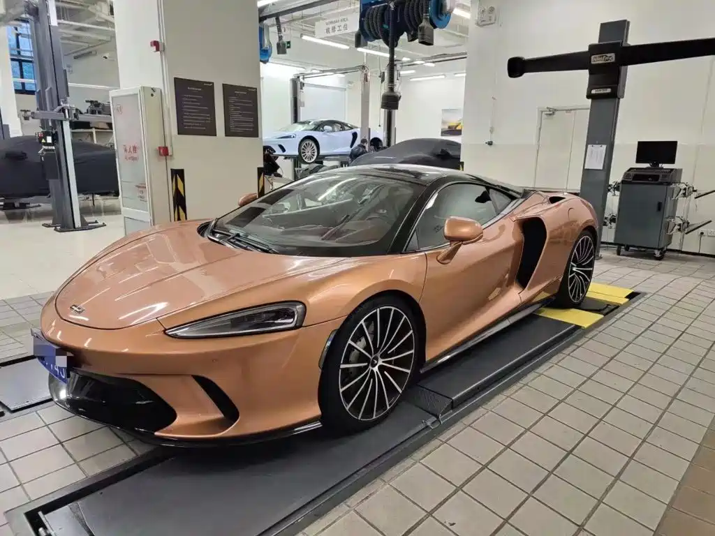 McLaren GT