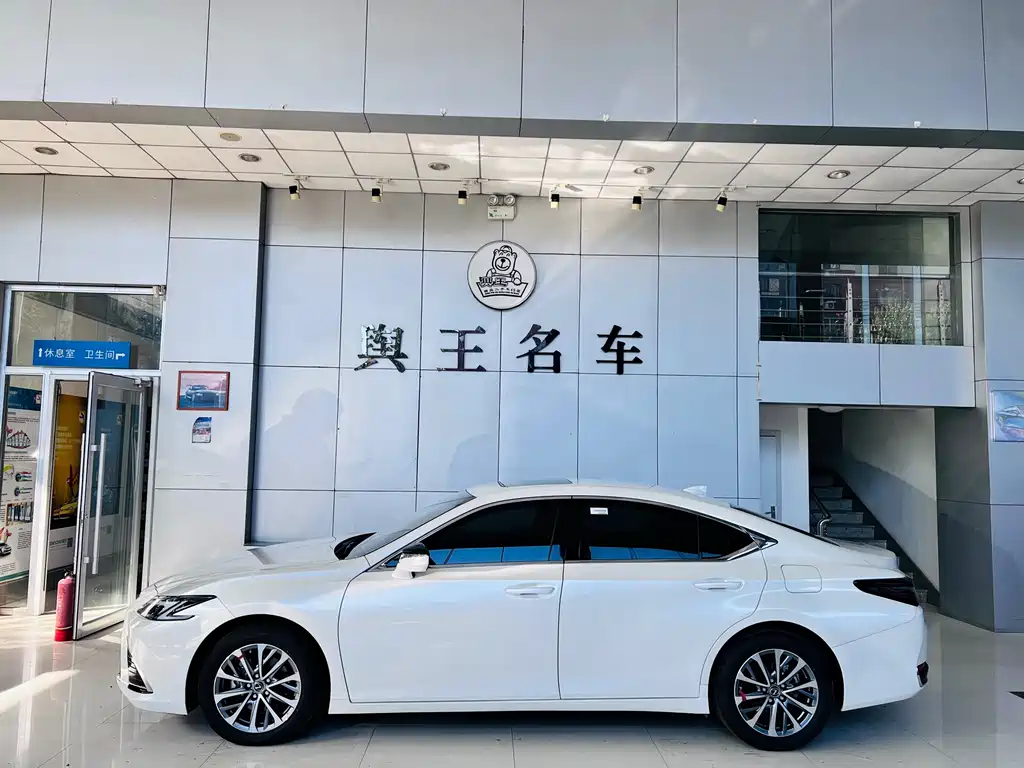 Lexus ES — миниатюра 2